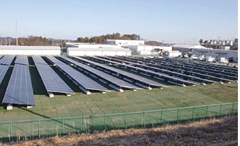 太陽光発電設備の防草シートなど、大小さまざまな場所で再利用されます。